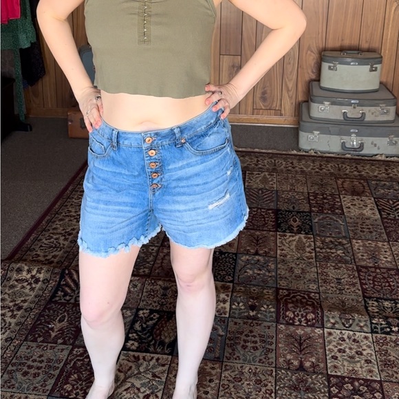 Sound Style Denim Shorts - Button Fly, Distressing, Long Line, 3-4" Inseam - Picture 6 of 7